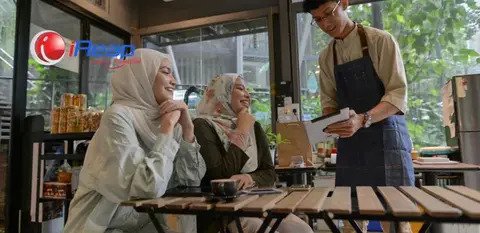 kedai kopi sukses dan ramai pengunjung